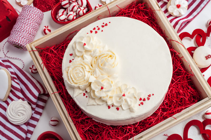 DIY Wooden Treat Box with Interchangeable Inserts for Cupcakes, Cookies, Cake or Pie |