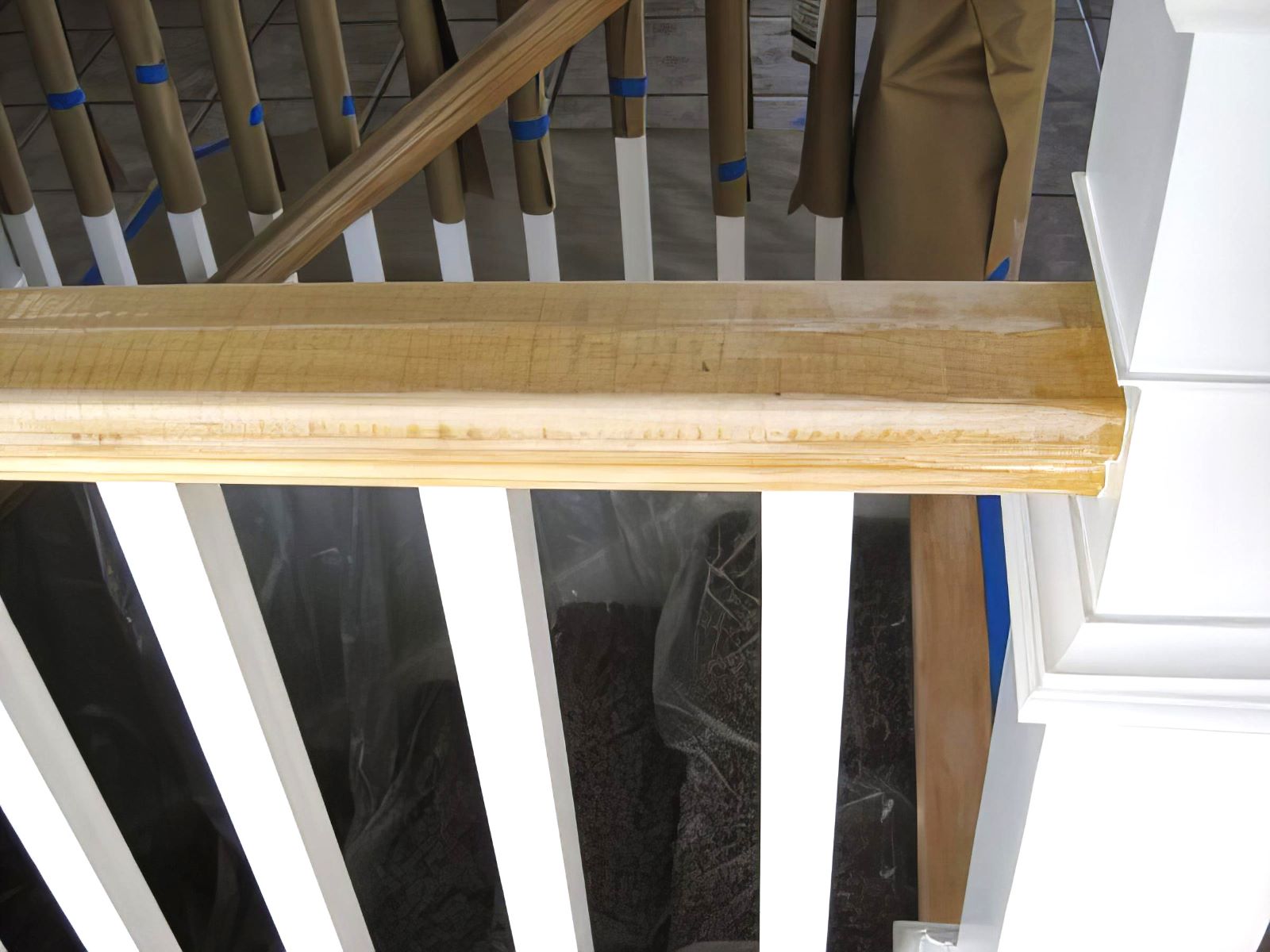 22 Stair Banister Makeover TDA Decorating And Design Featured On @Remodelaholic 600x450 115348