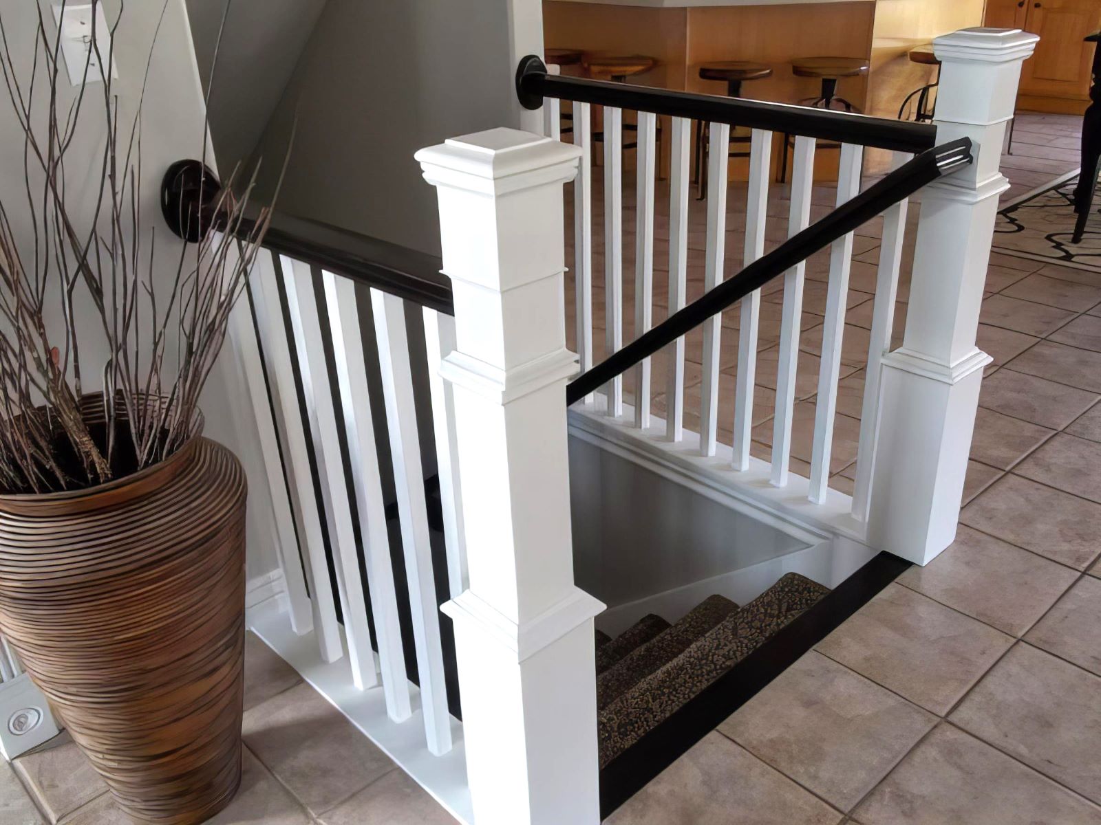 24 DIY Stair Banister With New Newel Post And Spindles TDA Decorating And Design Featured On @Remodelaholic 600x450 115644