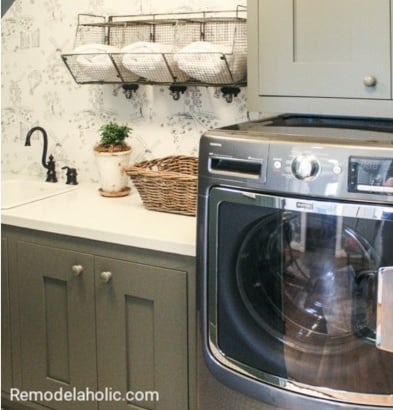 Cute Cottage Laundry Room Idea