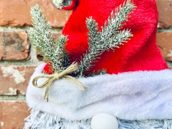 Dollar Tree Christmas Gnome Wreath Tutorial, Remodelaholic (18)