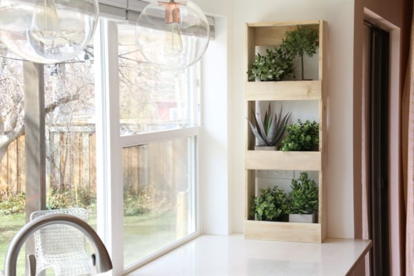 Easy To Build Rustic Wood Wall Bin With Plants #remodelaholic