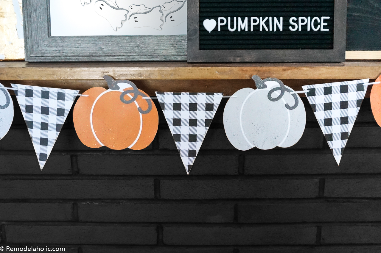 Farmhouse Fall Printable Bunting Garland With Pumpkins And Gingham #remodelaholic