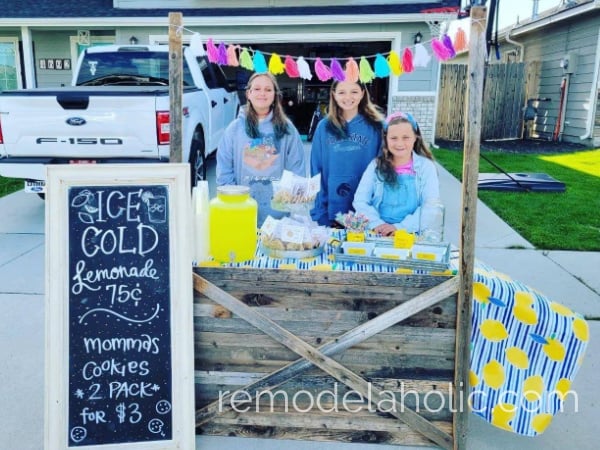 Remodelaholic Lemonade Stand For Kids Easy DIY (1)