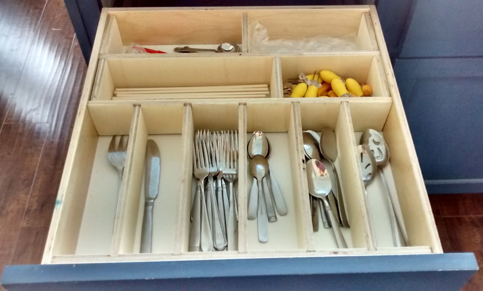 Remodelaholic Removeable Utensil Drawer Orginizer