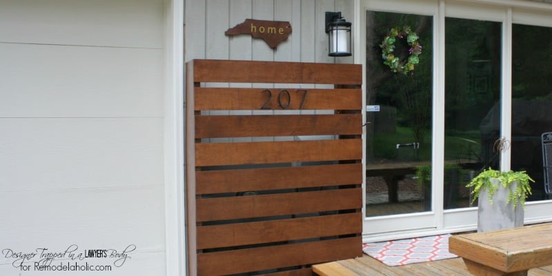 GENIUS!!!! Hide those ugly utility boxes on your house with this gorgeous DIY wood screen. Full tutorial by Designer Trapped in a Lawyer's Body for Remodelaholic.com!