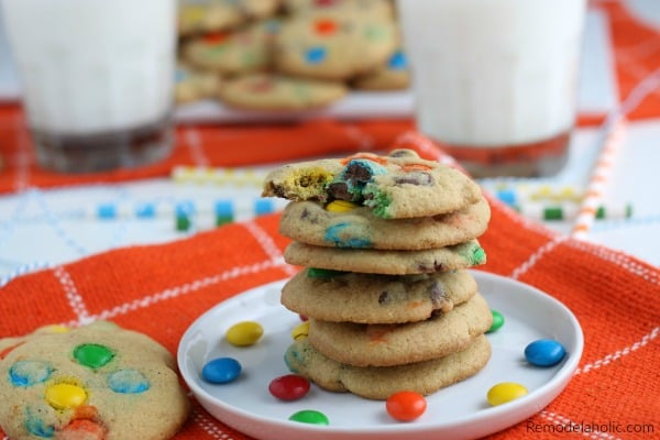 Soft M&M Cookie Recipe Using Vanilla Pudding Mix And Chocolate Chips #remodelaholic